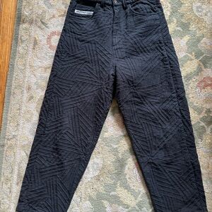 18 East Saph Jean in textured black